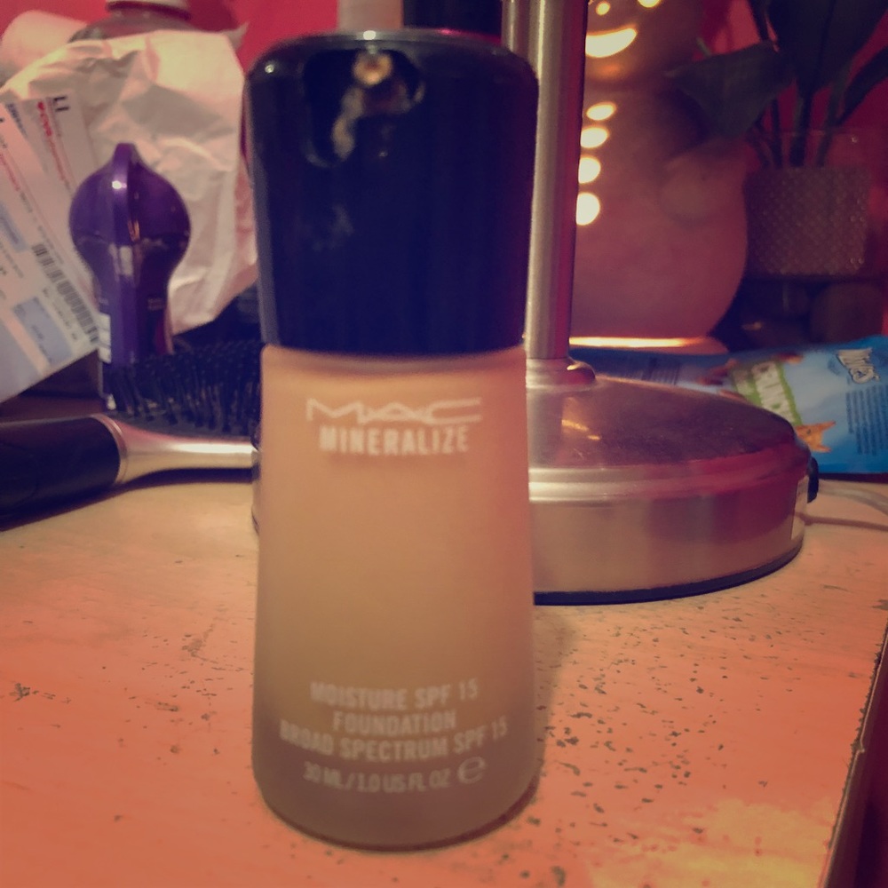Mac Cosmetics Mineralize Foundation- NC20